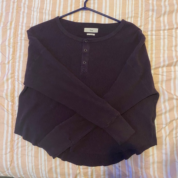 TNA aritzia waffle knit three button shirt - Picture 2 of 4